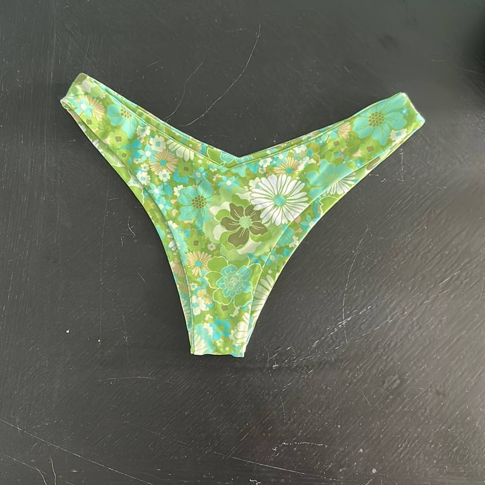 Cheeky V Bikini Bottom - Appletini - Medium